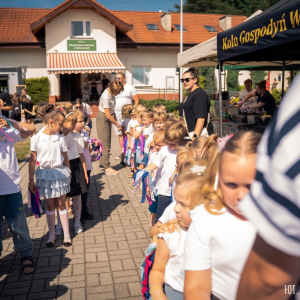 Zdjęcie przedstawia dzieci z Miejskiego Przedszkola w Sośnicowicach.