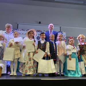 Zdjęcie przedstawia uczestników Gminnego Konkursu Gwary Śląskiej.