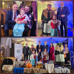 Zdjęcie przedstawia Agatkę z grupy Sówki podczas Powiatowego Konkursu Śląskiej Godki.