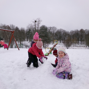 Zdjęcie przedstawia dzieci z Miejskiego Przedszkola w Sośnicowicach.