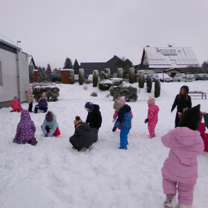 Zdjęcie przedstawia dzieci z Miejskiego Przedszkola w Sośnicowicach.