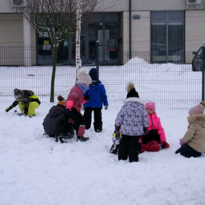 Zdjęcie przedstawia dzieci z Miejskiego Przedszkola w Sośnicowicach.