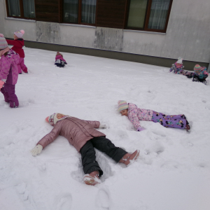 Zdjęcie przedstawia dzieci z Miejskiego Przedszkola w Sośnicowicach.