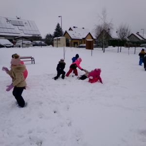 Zdjęcie przedstawia dzieci z Miejskiego Przedszkola w Sośnicowicach.