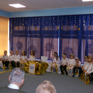 Zdjęcie przedstawia dzieci z grupy Jeżyki.