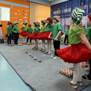 Zdjęcie przedstawia dzieci z grupy Żabki.