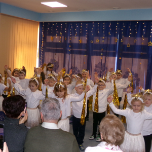 Zdjęcie przedstawia dzieci z grupy Jeżyki.