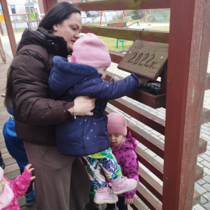 Zdjęcie przedstawia dzieci z grupy Biedronki.