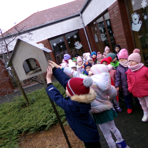 Zdjęcie przedstawia dzieci z grupy Żabki.