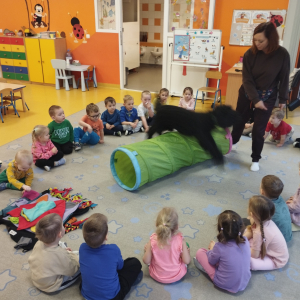 Zdjęcie przedstawia dzieci z grupy Biedronki.