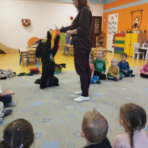 Zdjęcie przedstawia dzieci z grupy Biedronki.