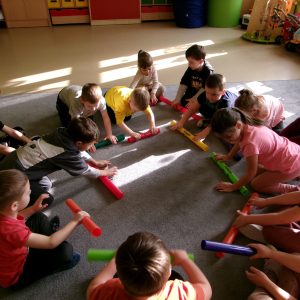 Zdjęcie przedstawia dzieci z grupy Motylki.