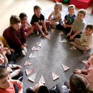 Zdjęcie przedstawia dzieci z grupy Motylki.