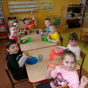 Zdjęcie przedstawia dzieci z grupy Motylki.