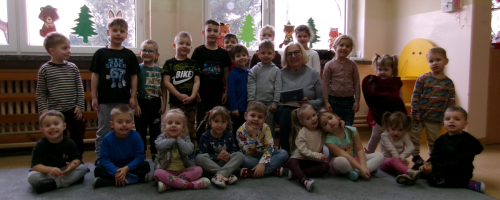 Babcia Karola czyta Sówkom