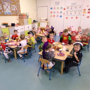 Zdjęcie przedstawia dzieci z Miejskiego Przedszkola w Sośnicowicach.