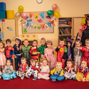 Zdjęcie przedstawia dzieci z grupy Biedronki.