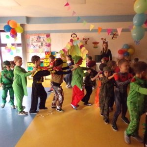 Zdjęcie przedstawia dzieci z Miejskiego Przedszkola w Sośnicowicach.