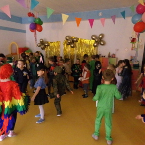 Zdjęcie przedstawia dzieci z Miejskiego Przedszkola w Sośnicowicach.