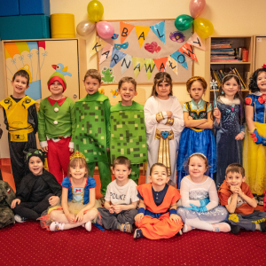 Zdjęcie przedstawia dzieci z grupy Pszczółki.