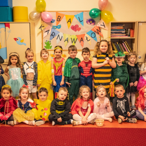 Zdjęcie przedstawia dzieci z grupy Żabki.