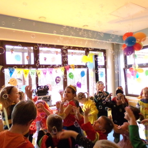 Zdjęcie przedstawia dzieci z Miejskiego Przedszkola w Sośnicowicach.