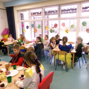 Zdjęcie przedstawia dzieci z Miejskiego Przedszkola w Sośnicowicach.