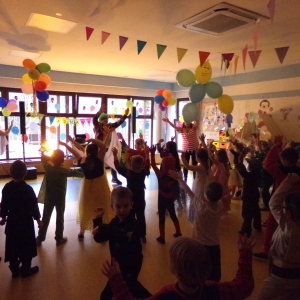 Zdjęcie przedstawia dzieci z Miejskiego Przedszkola w Sośnicowicach.