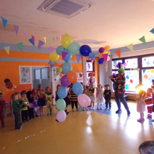 Zdjęcie przedstawia dzieci z Miejskiego Przedszkola w Sośnicowicach.