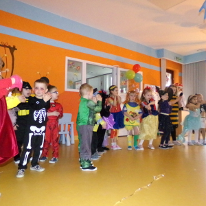 Zdjęcie przedstawia dzieci z Miejskiego Przedszkola w Sośnicowicach.