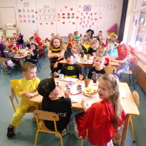 Zdjęcie przedstawia dzieci z Miejskiego Przedszkola w Sośnicowicach.