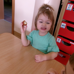 Zdjęcie przedstawia dzieci z grupy Sówki.