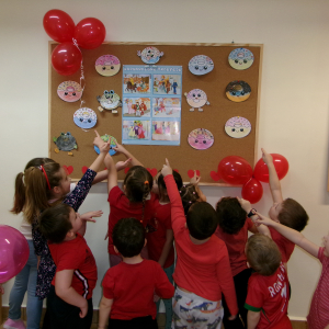 Zdjęcie przedstawia dzieci z grupy Motylki.