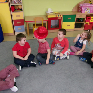 Zdjęcie przedstawia dzieci z grupy Motylki.