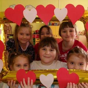 Zdjęcie przedstawia dzieci z grupy Motylki.