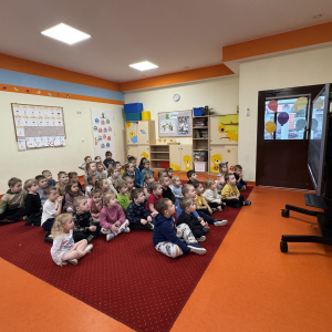 Zdjęcie przedstawia dzieci z Miejskiego Przedszkola w Sośnicowicach.