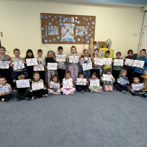 Zdjęcie przedstawia dzieci z Miejskiego Przedszkola w Sośnicowicach.