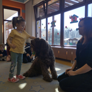 Zdjęcie przedstawia dzieci z grupy Biedronki.