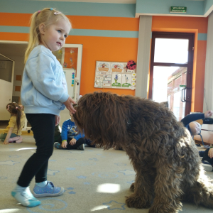 Zdjęcie przedstawia dzieci z grupy Biedronki.