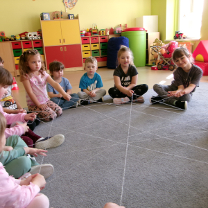 Zdjęcie przedstawia dzieci z grupy Motylki.