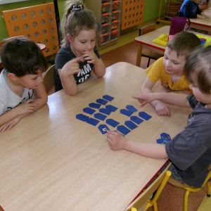 Zdjęcie przedstawia dzieci z grupy Motylki.