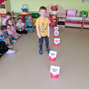 Zdjęcie przedstawia dzieci z grupy Motylki.