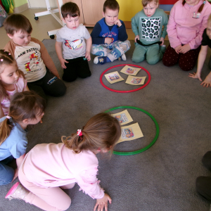 Zdjęcie przedstawia dzieci z grupy Motylki.