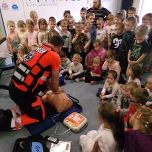 Zdjęcie przedstawia dzieci z Miejskiego Przedszkola w Sośnicowicach.