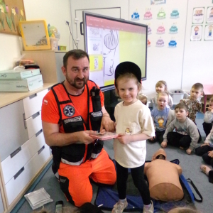 Zdjęcie przedstawia dzieci z Miejskiego Przedszkola w Sośnicowicach.