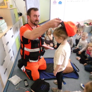 Zdjęcie przedstawia dzieci z Miejskiego Przedszkola w Sośnicowicach.