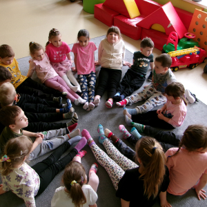 Zdjęcie przedstawia dzieci z grupy Motylki.