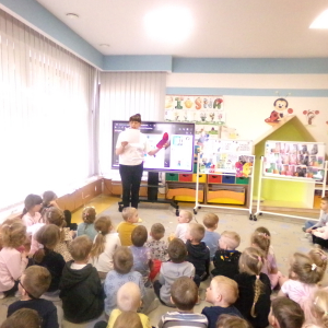 Zdjęcie przedstawia dzieci z Miejskiego Przedszkola w Sośnicowicach.