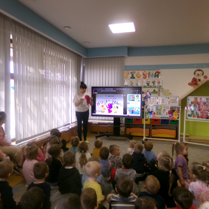 Zdjęcie przedstawia dzieci z Miejskiego Przedszkola w Sośnicowicach.