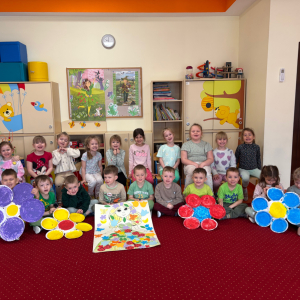 Zdjęcie przedstawia dzieci z grupy Żabki.